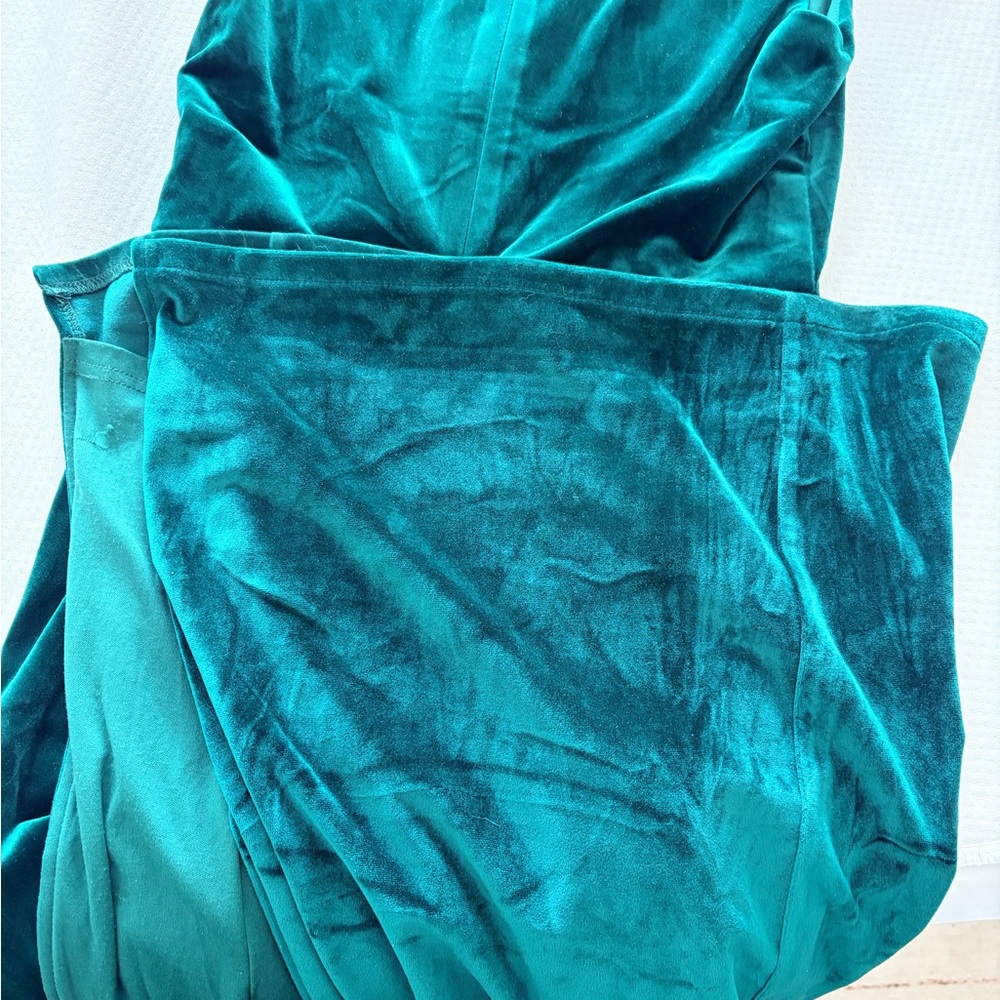 Lulu's Strapless Dark Emerald Velvet Gown - Picture 5 of 7